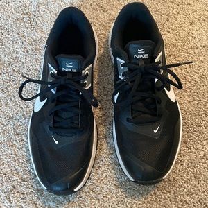 Nike women’s black tennis shoes size 9.5 W excellent condition